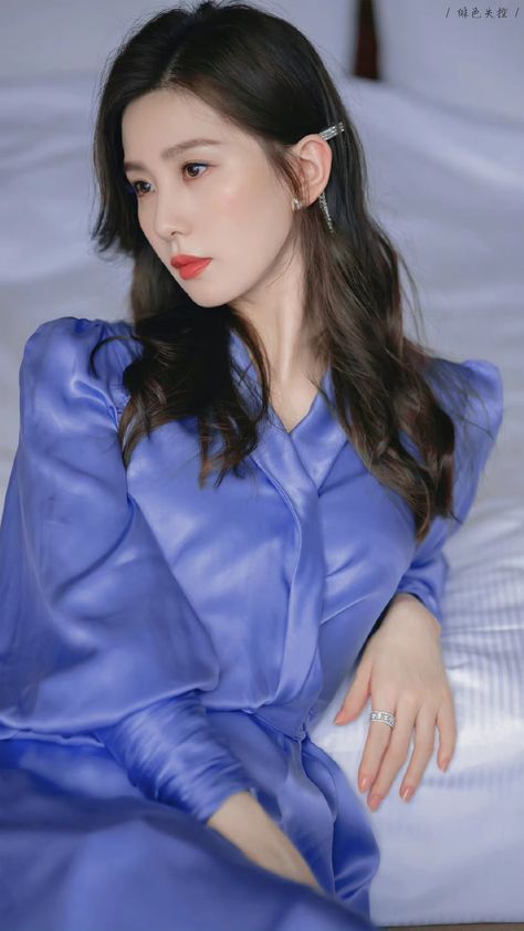 他不斷揉我的雙乳