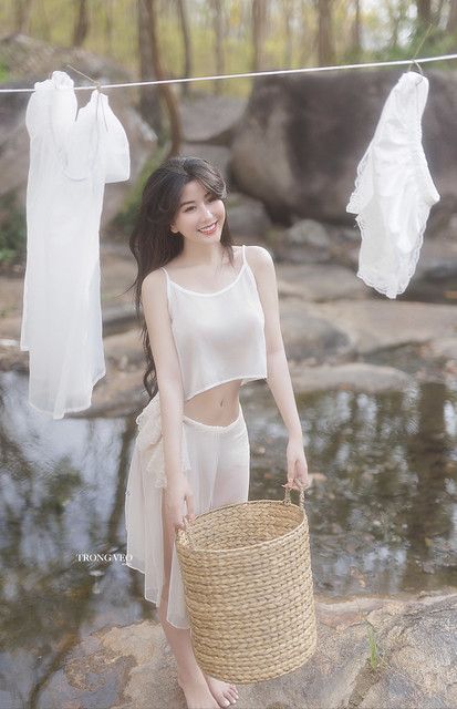 她在丈夫面前被耍了日本