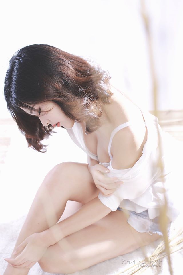 扒開美女兩腿間的黑森林